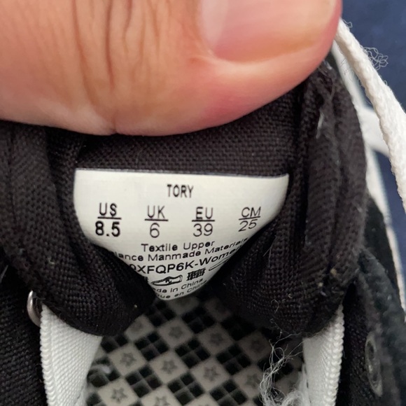 Women’s Vans sneakers never worn size 8.5 - Picture 5 of 5